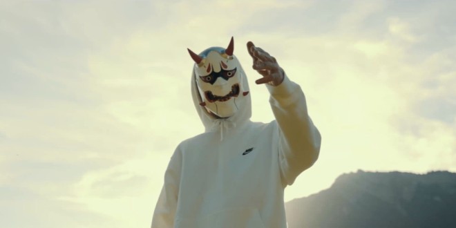Egò frappe très fort avec \'\'Distance\'\' (Clip officiel)
