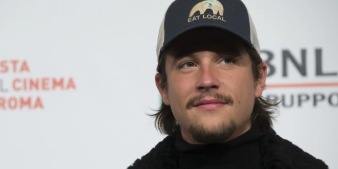 Nekfeu retire deux de ses albums des plateformes de streaming !