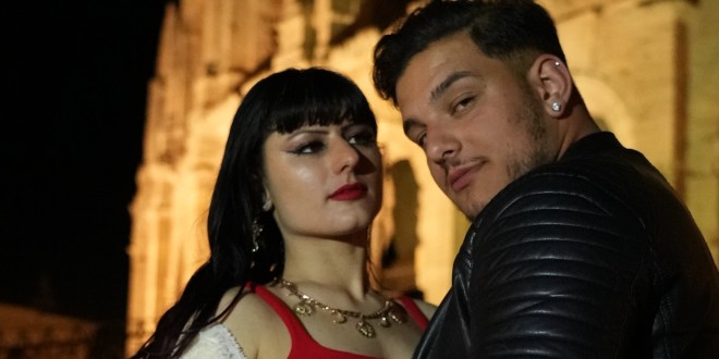 Feydie nous emmène dans un voyage musical entre Arles et Marseille dans le clip \"Évidence\"