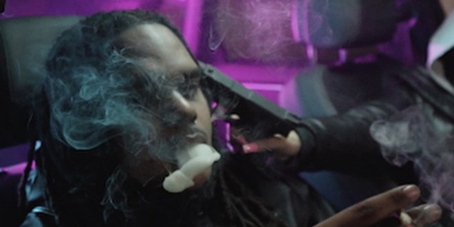 Evilbatt nous plonge dans le mode de vie montréalais avec son clip \"My Bitch 2\"