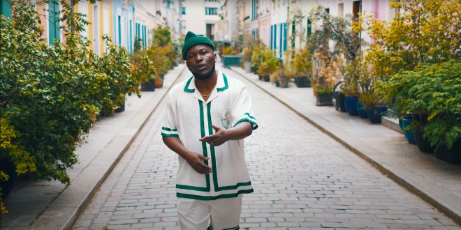 Valien Auphryse nous présente un style de musique unique avec \"Oshé (merci)\" (Clip Officiel)