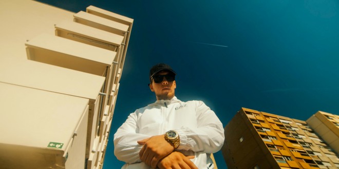 Lknine : L\'artiste polyvalent et créatif dévoile son clip explosif \"Guadalajara\"