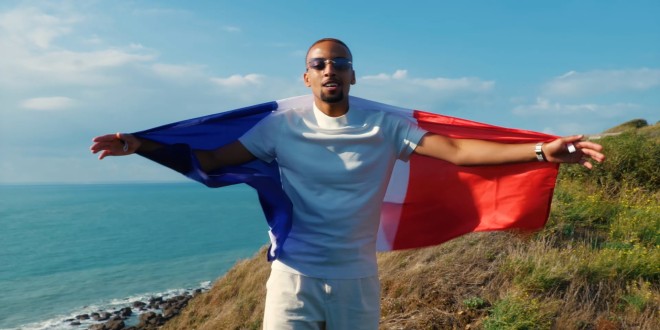 Nainblack exprime la fierté nationale et l\'esprit olympique dans le clip \"Vive la France\"