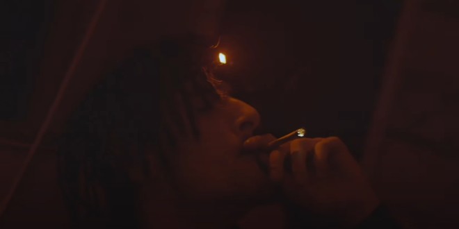 Clyde Darwin dévoile son clip sombre et brut \"B21\" (clip officiel)