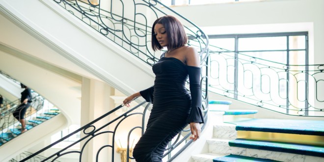 Zayra Adora : La foi et la simplicité éclairent son nouveau clip \"Confidence\"