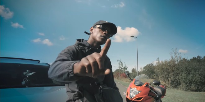 Atyla dévoile le clip percutant \"Théâtre\"